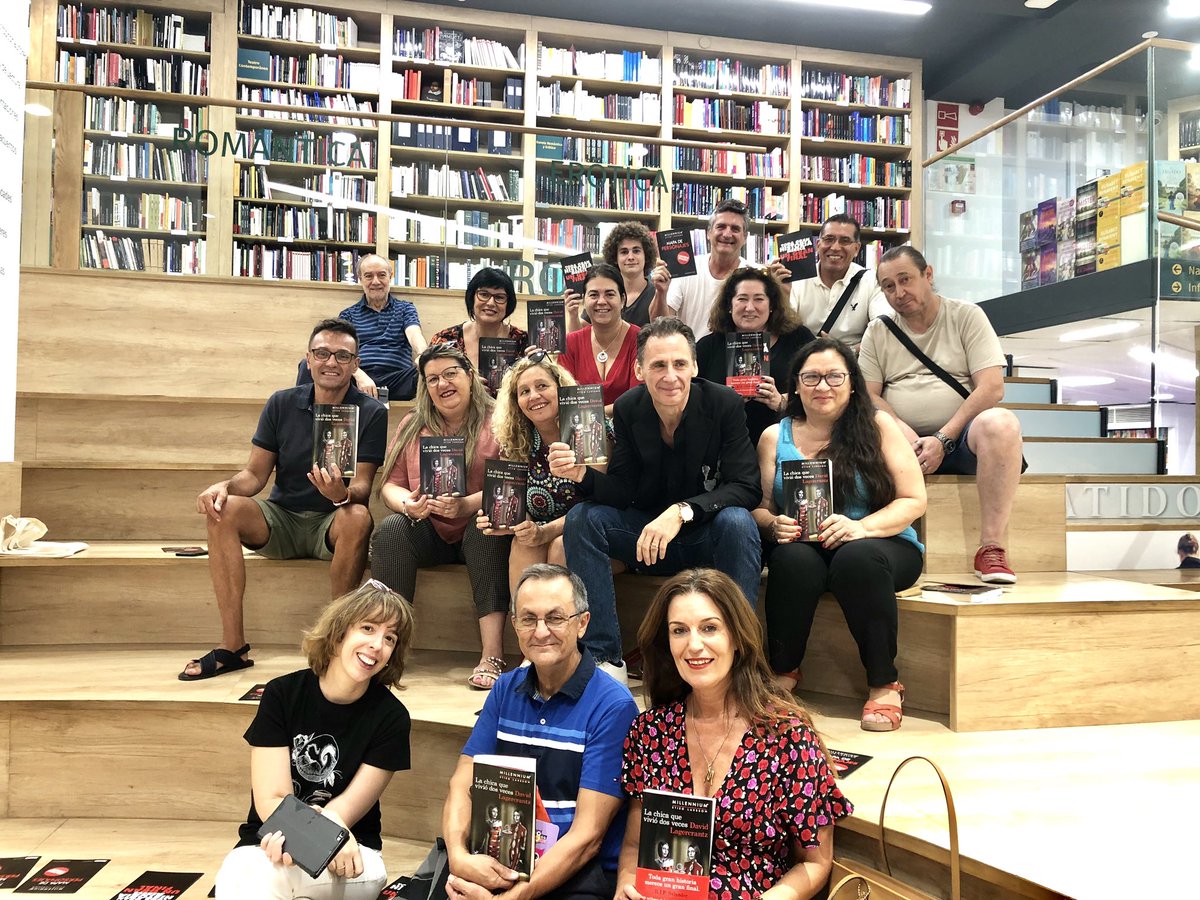 LOCURADELIBROS's tweet photo. Ayer en @casadellibro Gran Vía #Madrid hablando con él autor del final explosivo 🧨 de la #SagaMillenium
¡ESPECTACULAR!😍♥️
#LACHICAQUEVIVIÓDOSVECES
#DavidLagercrantz @EdDestino @Planetadelibros
👉https://t.co/4NvOAlibND
@EncuentrosLL
#RecomendacionesLL https://t.co/BdCp1vY647