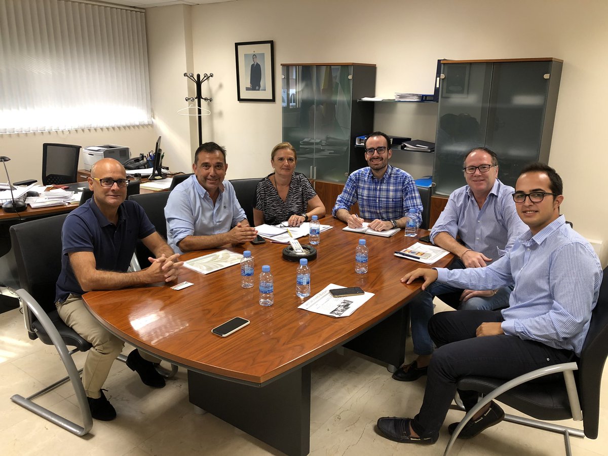 A. E. Fuente Palmera (@aefuentepalmera) on Twitter photo El pasado martes, junto con el responsable del Área de Desarrollo del Ayuntamiento, nos reunimos con el Delegado Territorial en Córdoba de <a href="/EmpleoJunta/">Consejería de Empleo, Empresa y Trabajo Autónomo</a> y @EconomiaAnd, @HerradorLeiva, para tratar la colaboración de la Escuela de Joyería del <a href="/SAEmpleo/">Serv. Andaluz Empleo</a> con <a href="/FPalmeradeBoda/">Fuente Palmera de Boda</a>. El pasado martes, junto con el responsable del Área de Desarrollo del Ayuntamiento, nos reunimos con el Delegado Territorial en Córdoba de <a href="/EmpleoJunta/">Consejería de Empleo, Empresa y Trabajo Autónomo</a> y @EconomiaAnd, @HerradorLeiva, para tratar la colaboración de la Escuela de Joyería del <a href="/SAEmpleo/">Serv. Andaluz Empleo</a> con <a href="/FPalmeradeBoda/">Fuente Palmera de Boda</a>.