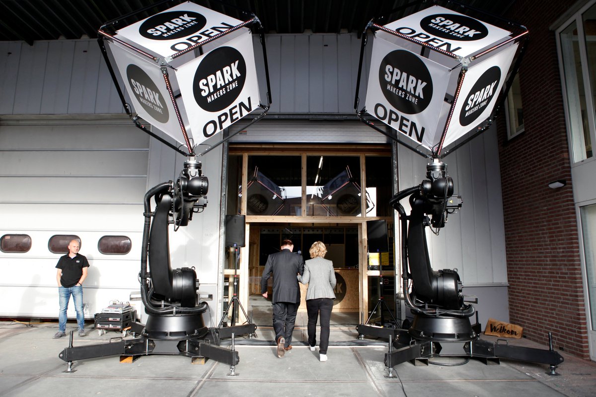 Op 4 februari 2014 waren ze erbij, en gisteren 5 september 2019 natuurlijk weer. Namens de early adaptors, opende <a href="/JanHoskam/">Jan Hoskam</a> gisteren de Makers Zone! 🎉🎉🎉 Zien we je morgen ook bij de 'Open doors' van het BAC?! ps. de 🤖💪 van #eventrobotics zijn er dan ook!