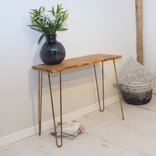 zaza_homes's tweet image. Add a little accent style to your hallway with this mango wood console table, we love the brass legs! NOW £235.
.
.
#consoletable #hallwaytable #displaytable #homedecor #interior #interiordesigner #instagood #home #handmade #artisan #luxuryhomes #instastyle #styleblogger #st…