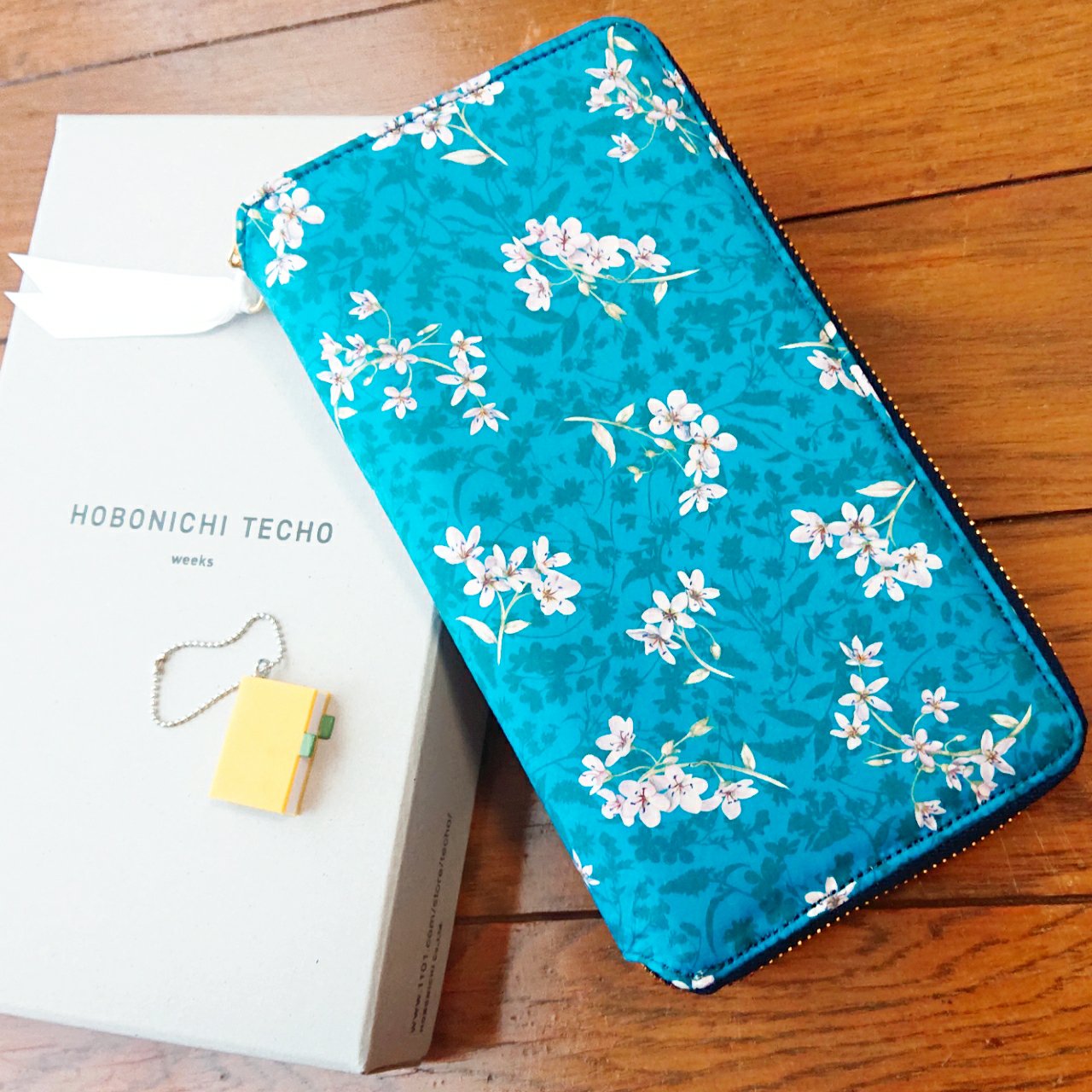 Taka Kaji ぼちぼちと年の ほぼ日手帳 の準備 Weeksのカバーは お財布にもなるから さっそく使ってる ロフト特典のチャームも嬉しい Libertyfabrics ほぼ日手帳 ほぼ日手帳weeksカバー ほぼ日手帳チャーム T Co 0v08g0yute T Taka Kaji ぼちぼちと年の ほぼ日手帳 の準備 Weeksのカバーは お財布にもなるから さっそく使ってる ロフト特典のチャームも嬉しい Libertyfabrics ほぼ日手帳 ほぼ日手帳weeksカバー ほぼ日手帳チャーム T Co 0v08g0yute T