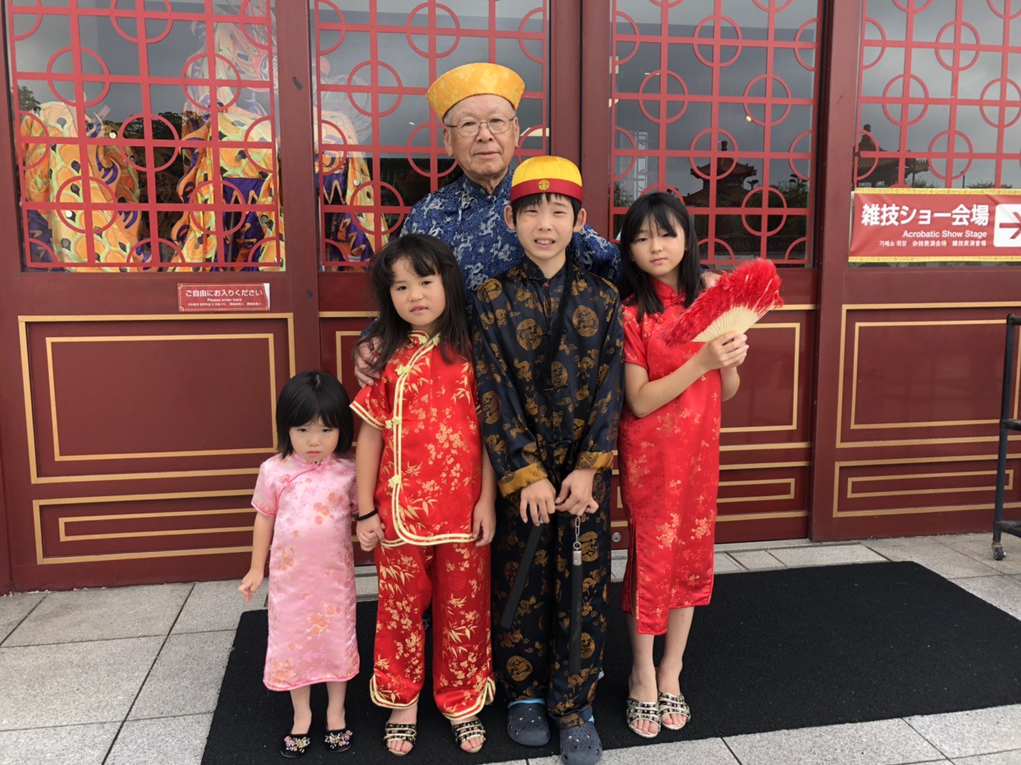 Twitter 上的 中国庭園燕趙園 先日 燕趙園にお越しいただきましたお客様がチャイナ服レンタルをしてくださいました チャイナ服を着て園内散策すれば そこはもうパスポートのいらない中国 O 皆さん よくお似合いです 燕趙園 中国庭園