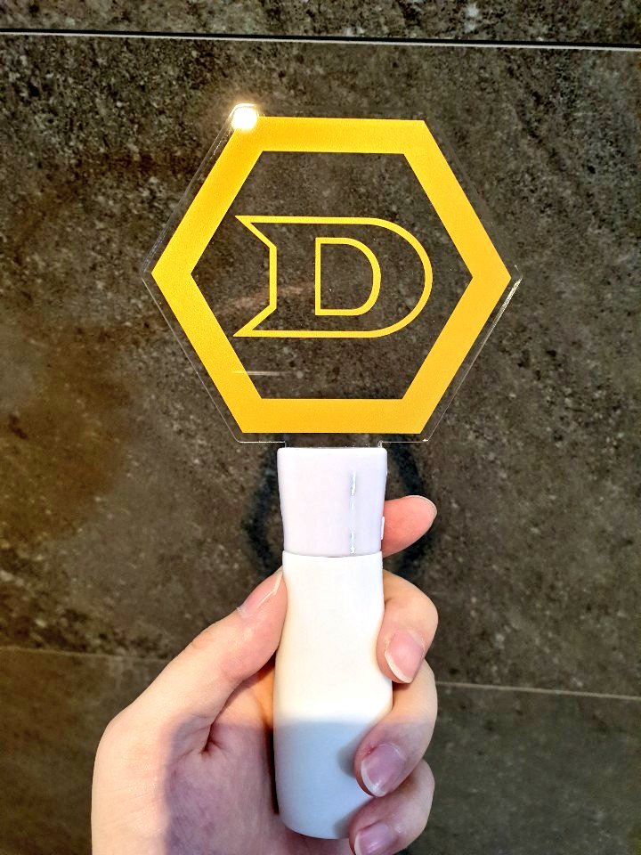 dtn_kr's tweet photo. 안녕하세요 팬 여러분! 
드디어 DTNKR팀의 응원봉 제작이 완료되었습니다!!🎉
9/7 토요일 경기 시작 전 5시 30분부터 경기장 입구에서 배포 할 예정 입니다.
수량이 한정되어 있기에 1인 1개 배포 예정이므로 잘 부탁드립니다🙏

토요일에 만나요📢🎶

#DTN #DTNKR #GODTN #DTNWIN https://t.co/mqynpxFVbB