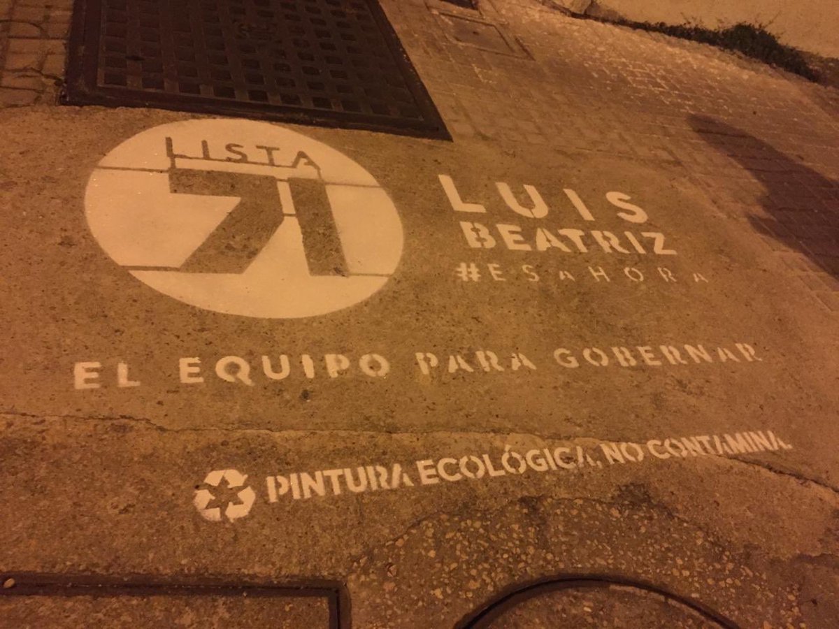 DrDiegoDurand's tweet photo. Cuidando el espacio público. Pintura Ecologica. En equipo la @lista71 @LuisLacallePou @beatrizargimon @GustavoPenades @Luisaheber @VictoriaNacion2 @Creemos71 @adribalcarcel Todos Creciendo Juntos por la victoria Nacional #bambusustentable #ElEquipoparaGobernar #LoQueNosUne https://t.co/a6brexIx0b