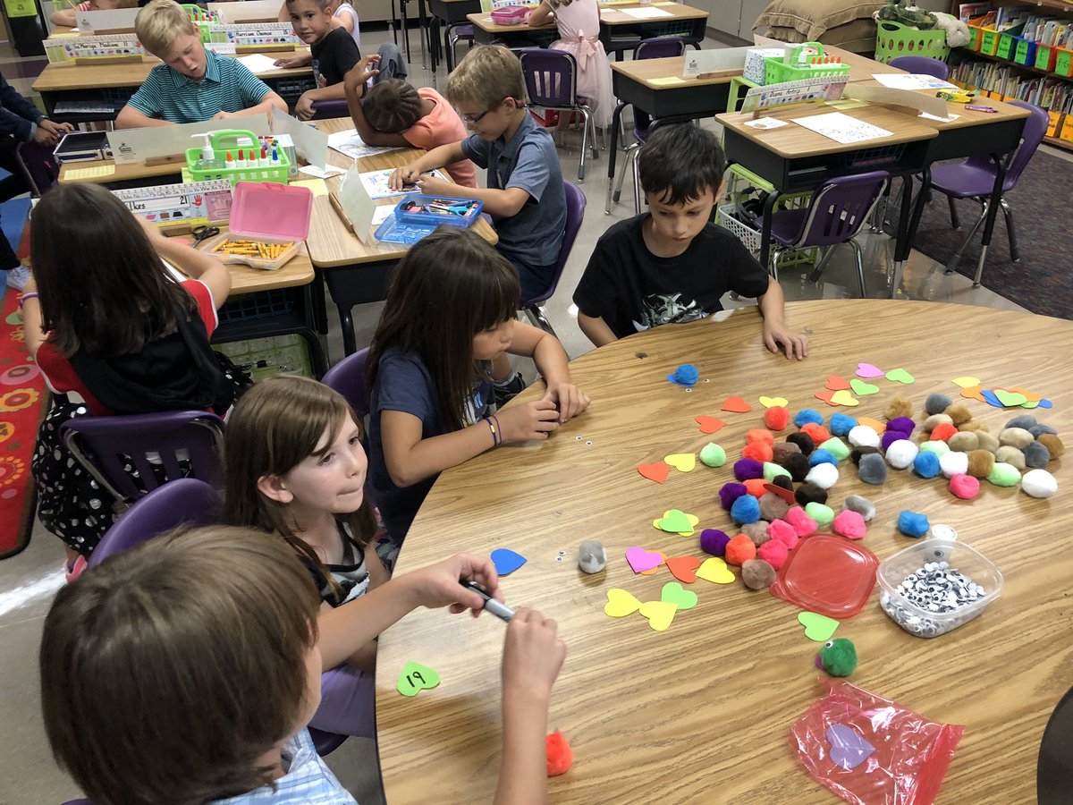 JenniBOverbay's tweet photo. 🌟My precious new littles 💜 We read First Day Jitters, drank Jitter Juice, made Jitter Critters and Glitter slime. We Jumped Our Jitters out with a Sight Word Movement ppt, and had a crazy snowball fight to a Jitterbug song. Oh Yeah! #BestFirstDayEver @YCSD #wmeStars https://t.co/2mrCedVZOT