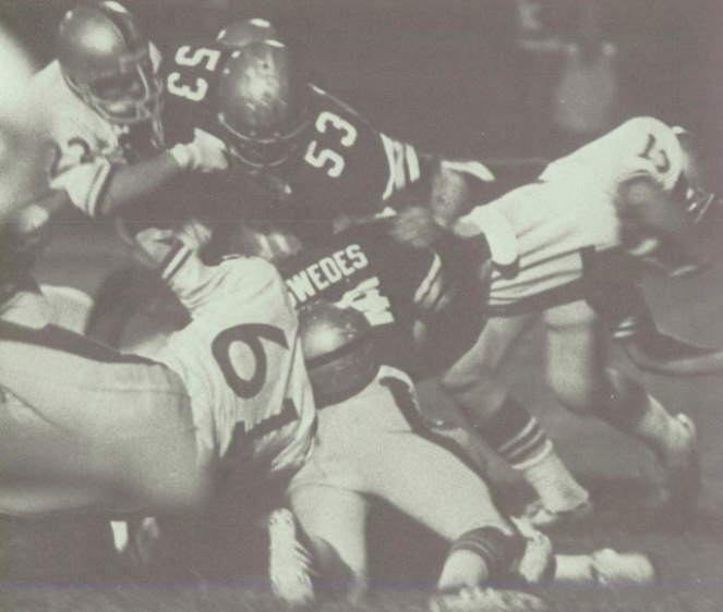 SuitUpVarsity's tweet photo. Minden's Mark Etzelmiller stretches across the goalline against Gothenburg in 1974. Etz was all-state football and basketball for the Whippits. @MindenAthletics @GBurgSwedes https://t.co/MsbWvjDrFI