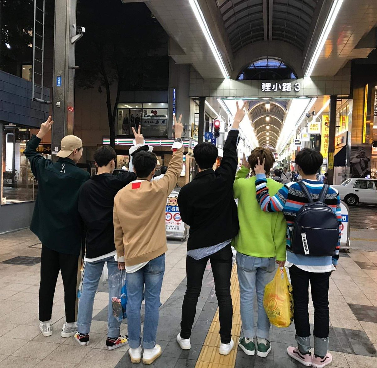 dittomitto1's tweet photo. Posted by the Jalbwajwo JBJ &amp; After party idol scriptwriter after Longguo's long post 😭 https://t.co/lKsWLDifVM