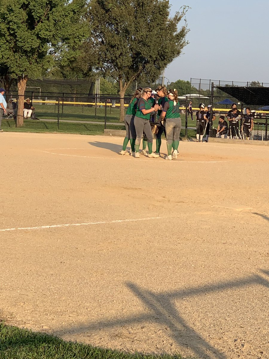 Life_Changer48's tweet image. Love them lady Jags! 💚💙🐾🥎🐾💙💚