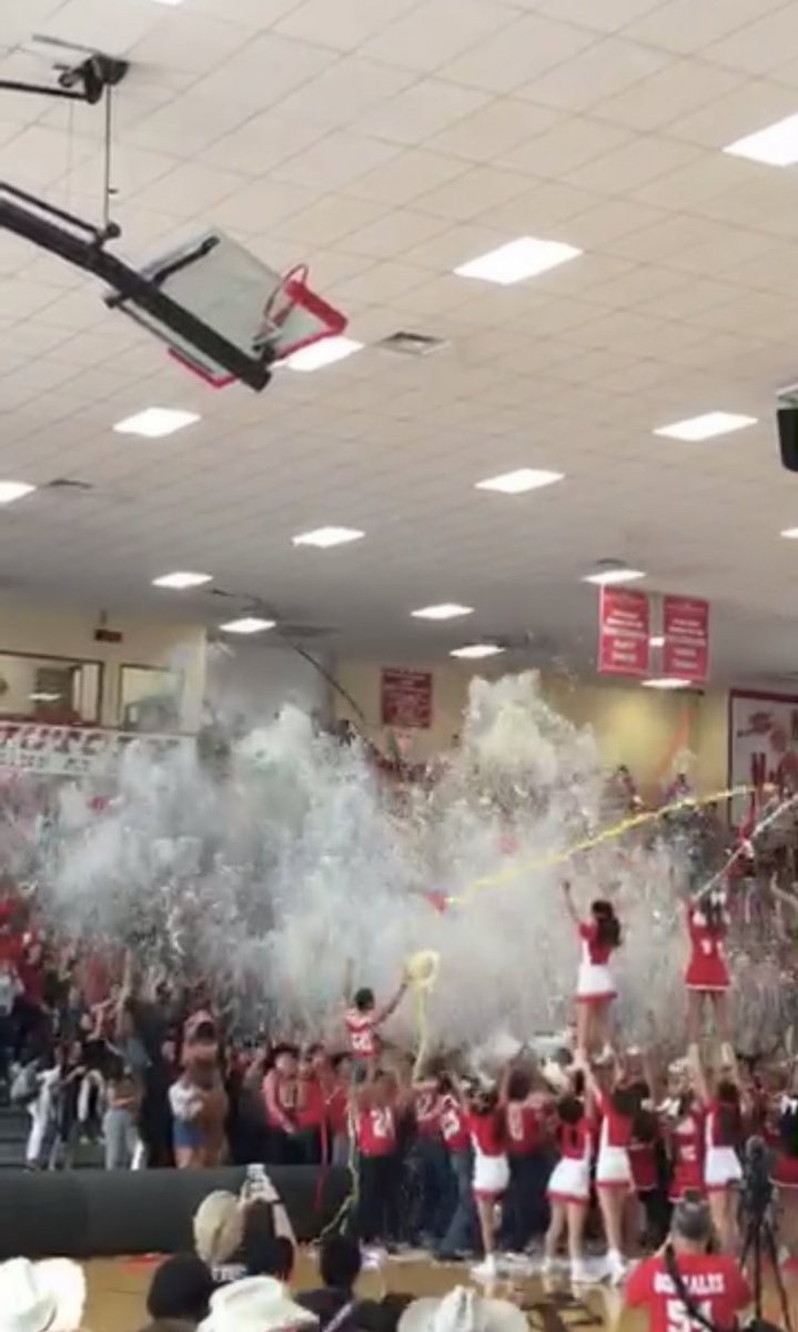 SeniorsRay's tweet image. BEST MF CLASS OUT THERE!!!❤️
KEEP THIS UP ALL YEAR LONG AND SHOW THEM OUR TEXAN PRIDE❗️
#classof2020 #GORAY