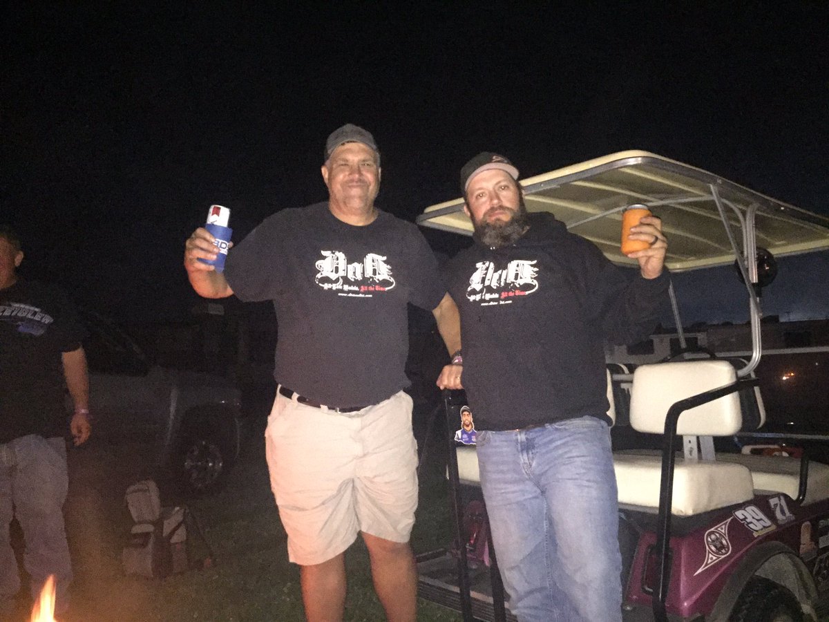 nmb193's tweet photo. We rockin that old school @DirtonDirt out on the @EldoraSpeedway campgrounds tonite! #ThrowbackThursday @MFRDirtonDirt @DSuave_12 #world100 #DoDOGs https://t.co/vBspuokcla