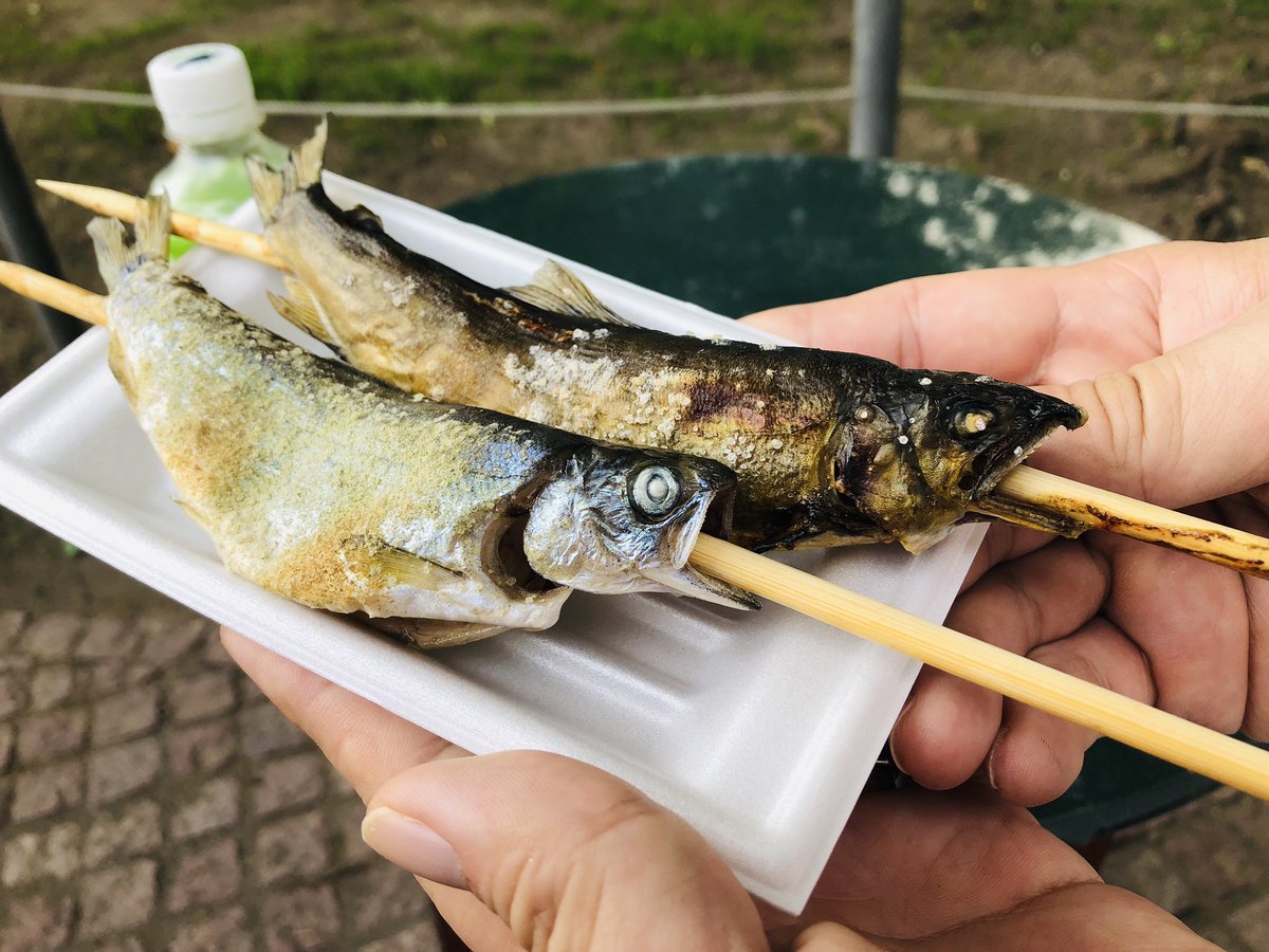 Chihiro126 オータムフェストで珍しいチップと鮎の塩焼きと名物いちごけずりいただきましたー 鮎は初めて食べ たけど チップの方が食べやすかった いちごけずりは間違いないおいしさ