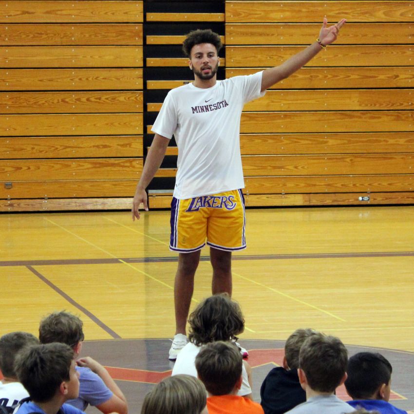 mplslakersbball's tweet photo. Thanks Gabe Kalscheur &amp; Abe Woldeslassie for volunteering your time &amp; sharing your basketball life experience to our players at Boot Camp! 🏀⛺️ #MplsLakers #MplsLakersBasketball #LakerBootCamp #MacalesterBasketball #GoldenGophers https://t.co/nBX7sv2Sue