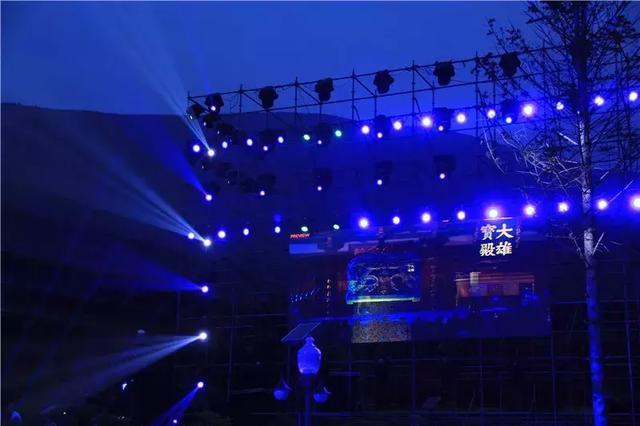 EnvyLighting's tweet photo. 【鸿彩灯光】聆听佛教天籁《华雨缤纷》

大型梵呗祈福音乐会“华雨缤纷”，在山西省五台山大圣竹林寺隆重举行。百余位来自海内外的佛教高僧、知名艺术家、专家学者共同参演，庆祝五台山佛教国际研修班成立十周年，并祈愿世界和平、祖国昌盛、人民幸福！ https://t.co/vdSelPfIqE