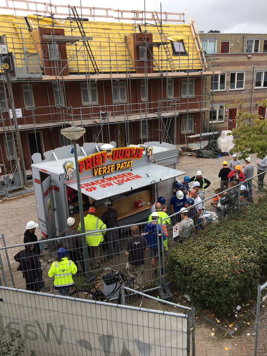 z1fn4b's tweet photo. Gisteren op project #fabriplein te #schiedam, met alle bouwvakkers en partners stilgestaan bij de vooruitgang op het project. 46 energiezuinige huurwoningen iov @woonplus @WaalBouw #MaakIQ https://t.co/MYsxIzox5o