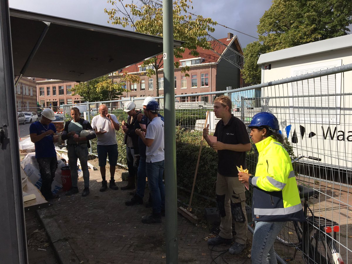 z1fn4b's tweet photo. Gisteren op project #fabriplein te #schiedam, met alle bouwvakkers en partners stilgestaan bij de vooruitgang op het project. 46 energiezuinige huurwoningen iov @woonplus @WaalBouw #MaakIQ https://t.co/MYsxIzox5o
