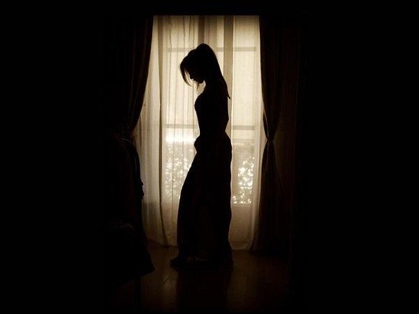 WebduniaTelugu's tweet image. చీకటి బాగోతాలు... 
#Prostitution #RacketBusted #Visakhapatnam #CrimeNews  
tinyurl.com/y6