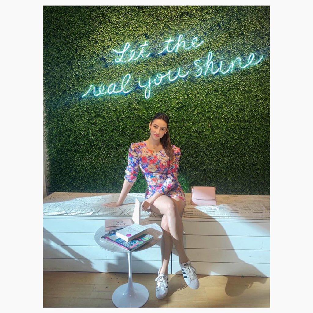 aslichandni's tweet photo. ✨💫SHINE💫✨ 
#FridayMotivation #FridayThoughts #FridayFeeling https://t.co/e85VolK50g