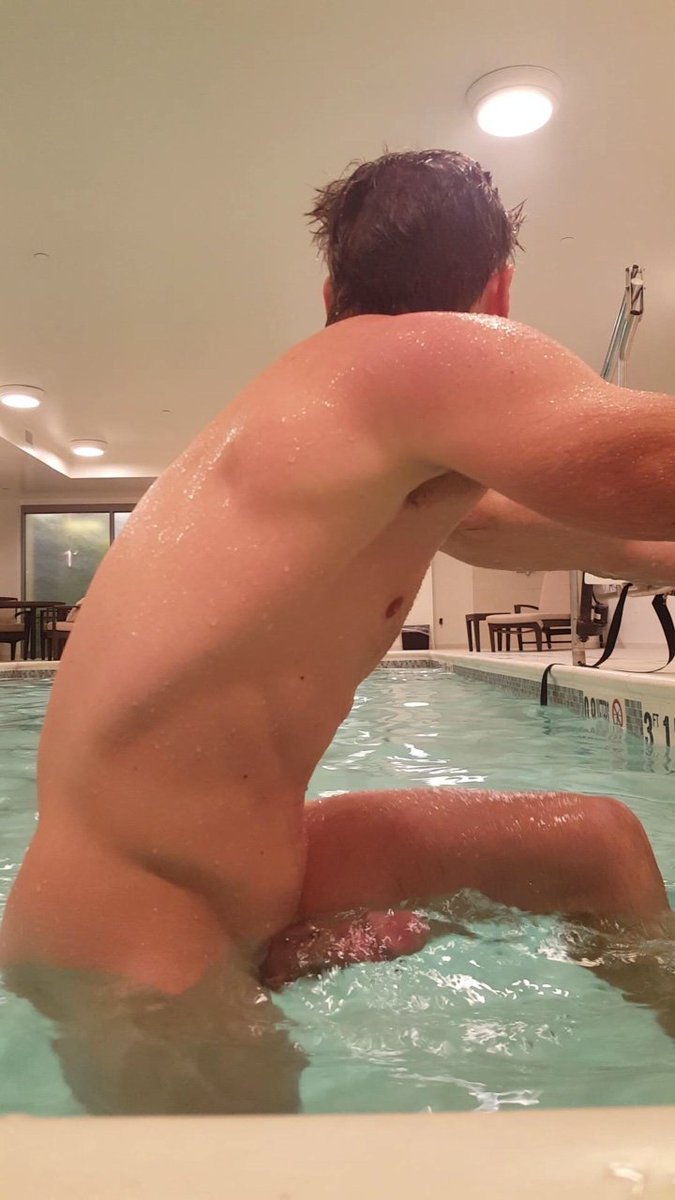 RobHogg6's tweet photo. Because swimming trunks are so overrated..
#nakedguy #nudes https://t.co/uUTPQocipx