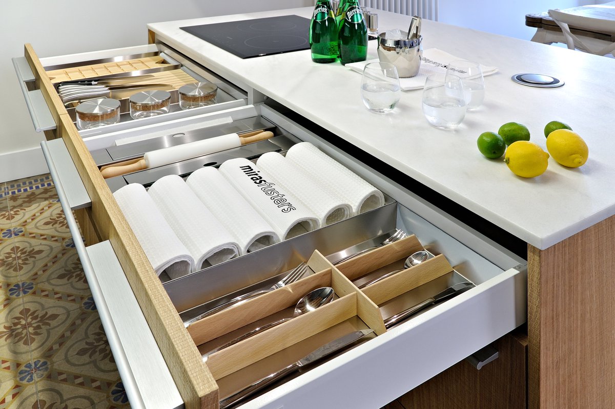 #reforma #cuines #cocinas #kitchen #santcugat #barcelona #innovacion #islacocinas #kitchenisland #funcionalidad #storage #storagesolution #kitchenstorage #almacenaje #mobiliario #mobiliari #mueblesdecocina #mueblesamedida #cuinesamida #moderninterior #interiores #interiordesign