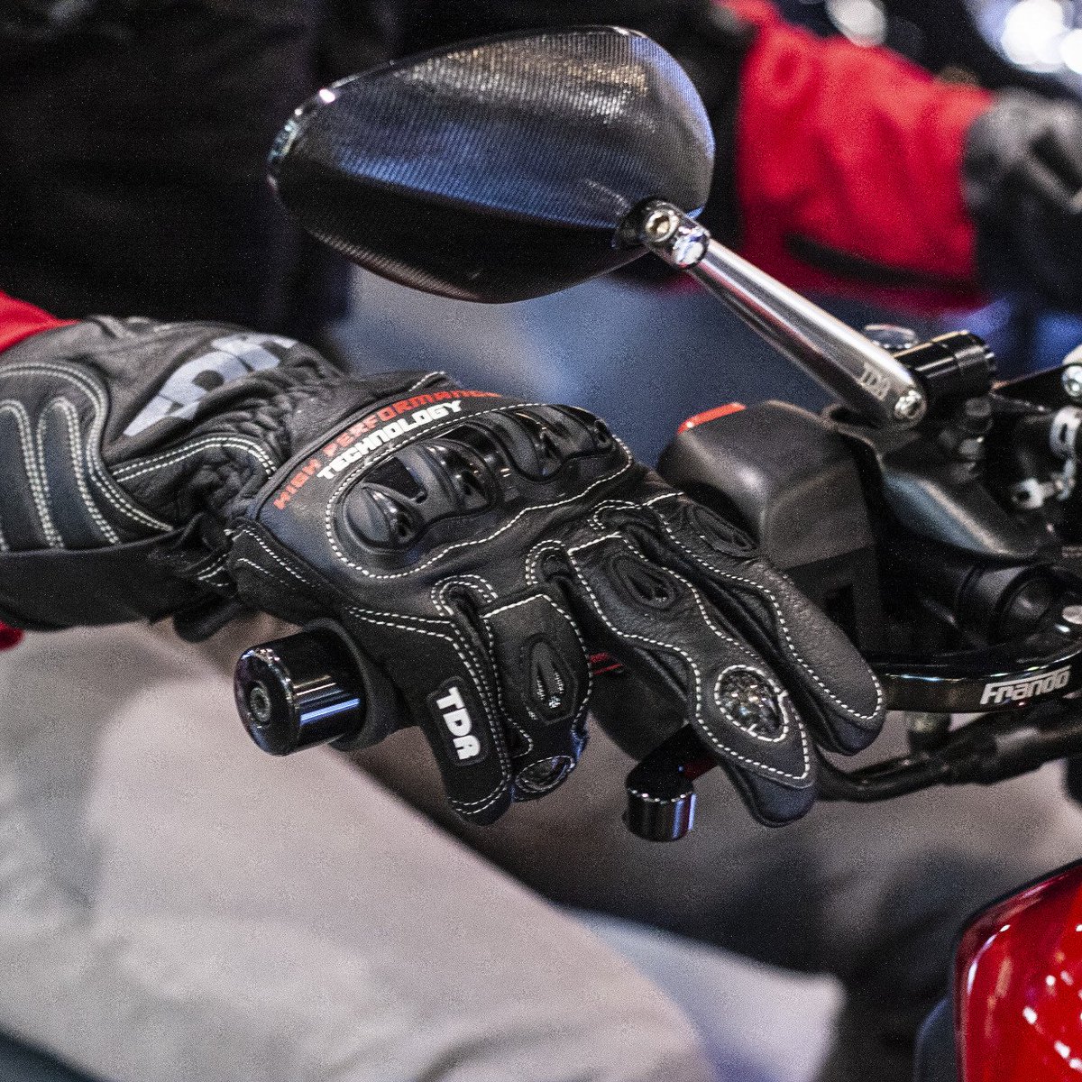 TDR_RACING's tweet photo. TDR Gloves RG-REVO made with genuine leather a perfect combination of protection and comfortable motorcycle glove construction for your safety. -  https://t.co/ttX6f4kUeq
.
#HighPerformanceTechnology #Style #RidingGears #OneTeamStore #GotoTheNextLevel #NextLevel #LevelUp https://t.co/y4OraUOUSV