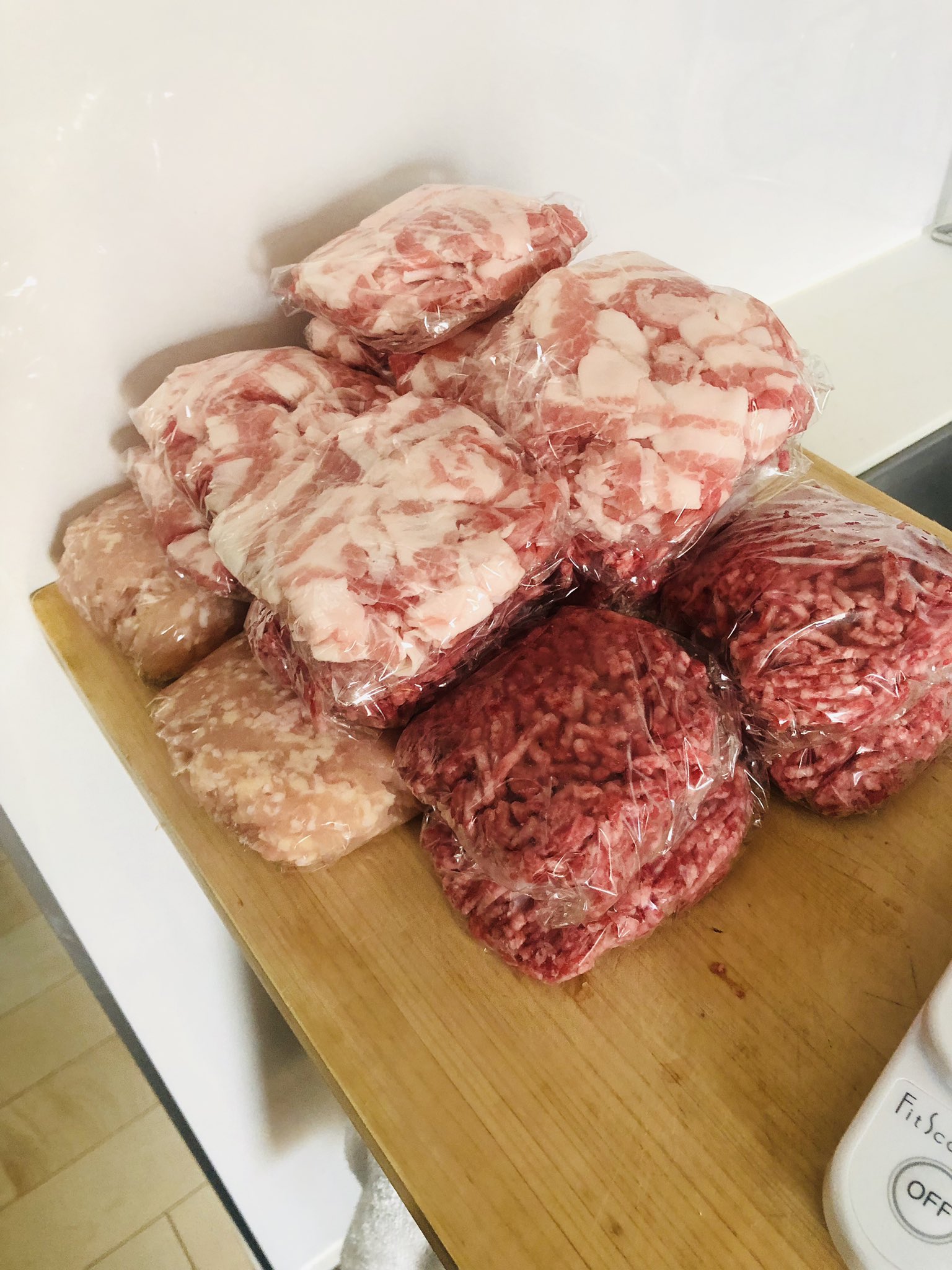 つっちー B Z32th ドンキで肉を大量に買ってきた 安いし希少部位あるし 写真以外にもまだ肉あるw 肩ロースブロックはチャーシューに 牛モモブロックはローストビーフにしました ドン キホーテ 肉 安い つっちー B Z32th ドンキで肉を大量に買ってきた 安いし希少部位あるし 写真以外にもまだ肉あるw 肩ロースブロックはチャーシューに 牛モモブロックはローストビーフにしました ドン キホーテ 肉 安い
