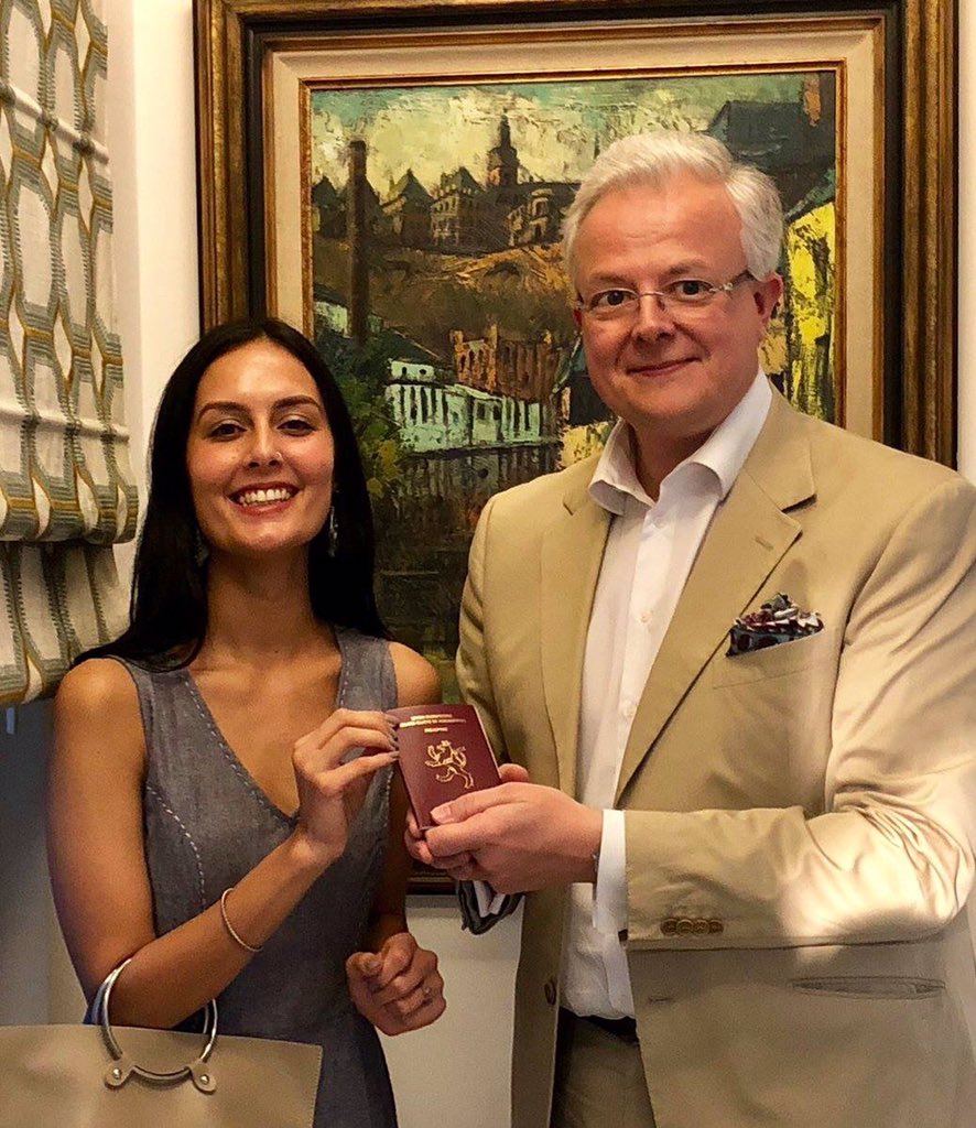 卢森堡大公国护照全球自由度排名连续两年位居世界第一.该指数超出了检查旅行特权和护照持有者可以访问的国家的数量。该指数也考虑了获得双重身份、国际税法、个人自由的可能性，以及国家如何被视为决定最佳护照的因素。
入籍方案电邮：macau@gmx.com  Skype: siglap800