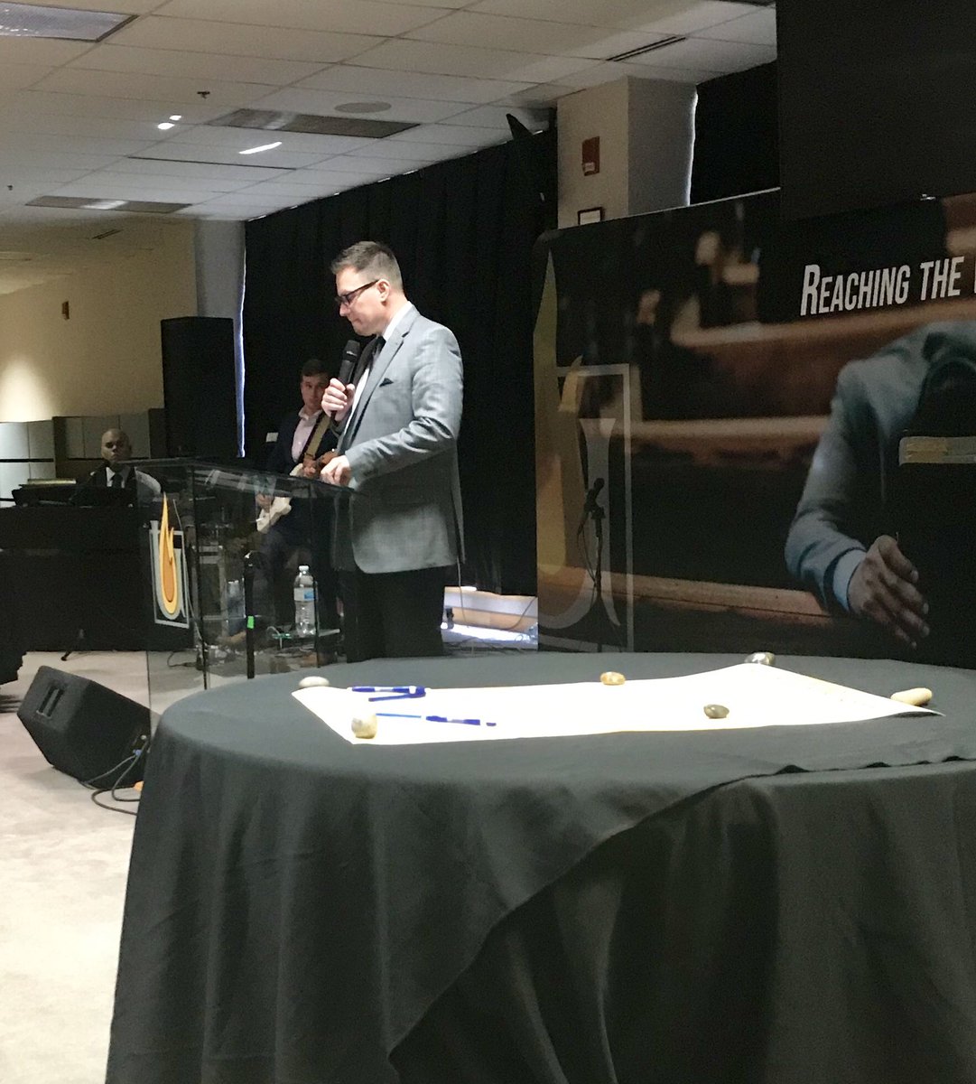 jennierussell2's tweet photo. Thy Kingdom come! Thy will be done! Watching students worship in 1st chapel, hearing inspired word from president on building for His Kingdom, &amp; watching faculty/staff pray over UC/UGST students after signing Honor Code.- I must admit my heart was overwhelmed by God’s goodness. https://t.co/2aDY3ibzmf