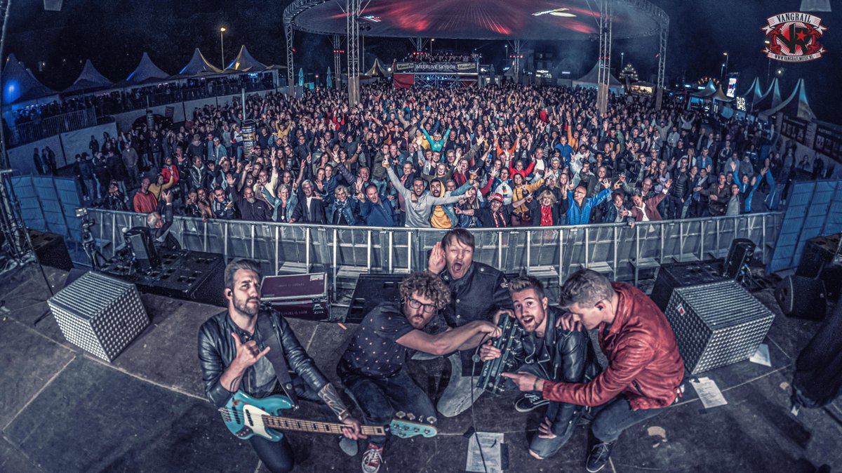 Vangrail's tweet image. Voor het eerst in Hoofddorp tijdens het Meerlive Hoofddorp We moeten eerlijk zeggen dat het onwijs gaaf was. Fijne sfeer, toffe mensen een een geweldige organisatie. Dank voor de goede zorgen en Hoofddorp dank voor de gastvrijheid. We komen heel graag terug! Grtz VR