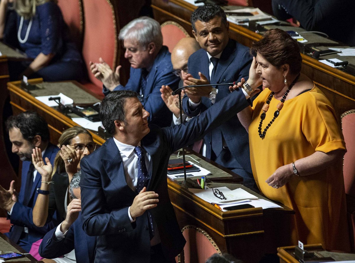 Matteo Renzi tweet media