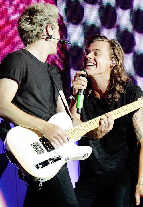 HS_TPWKINDNESS's tweet photo. Its been for years since my OTRA show aka one of the happiest night of my life #otramontreal https://t.co/mhYkYfse0Z