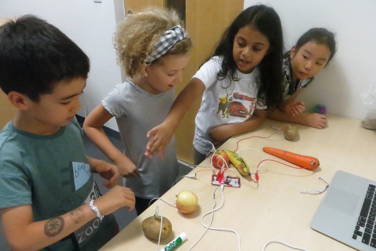 Maker Spaces challenge kids (and adults) to create in new ways! #AISDhakaInnovates #AISDhakaMakerLearning @karhkanaN <a href="/AISDhaka1/">AISDhaka</a>