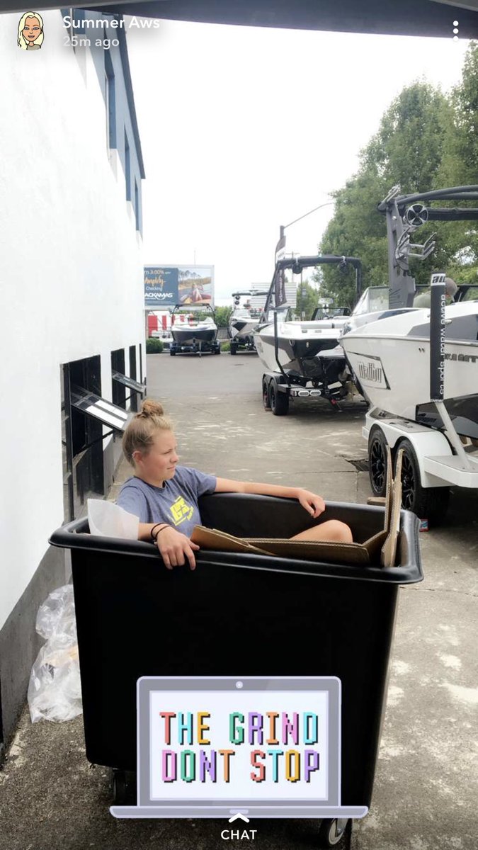 Molly_mcd4's tweet photo. My entire summer at work summarized in 4 pictures... https://t.co/tTOZENcBxw