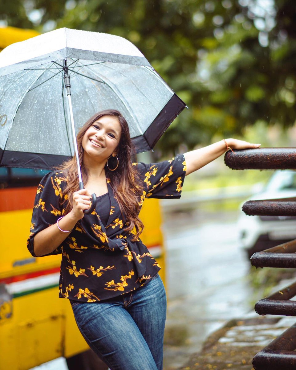 RitchStyles's tweet photo. Let your #accessorygame be strong this #monsoon. Gone are the days when #umbrellas were used just as a means to protect yourself against the #rains. Carrying a quirky or transparent umbrella will make your #outfit look #vibrant and will surely turn some heads.
#monsoonfashion https://t.co/HKci1xtbb1