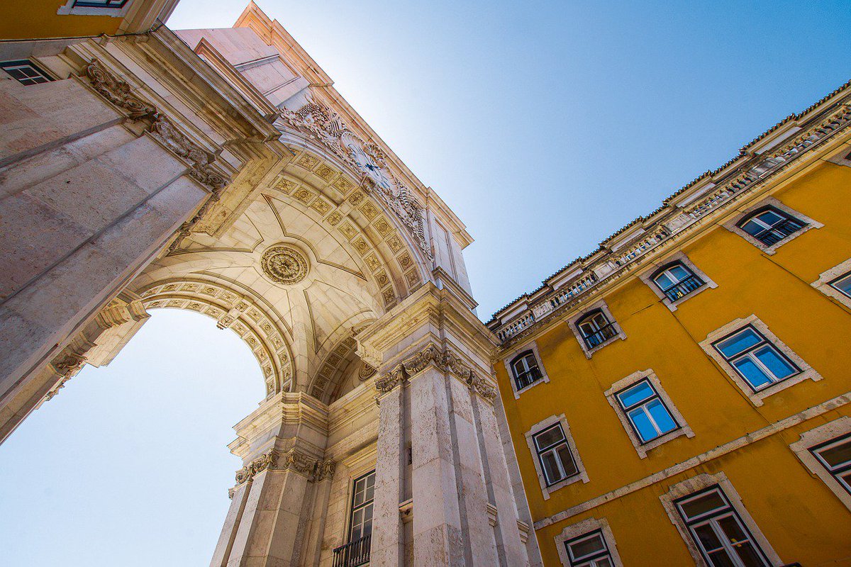 LisbonMoves's tweet photo. 🇬🇧Details of the majestic Arc, concluded in 1873✴️❣️✨
🇵🇹Detalhes do grande arco que separa a Rua Augusta da Praça do Comércio🤩❤️

#lisbonmoves #arcodaruaaugusta #praçadocomercio
#lisboa #lisbon #lisbonne #lissabon #lisbona
#portugal #visitlisboa #portugaldenorteasul https://t.co/hXzm55z2MN