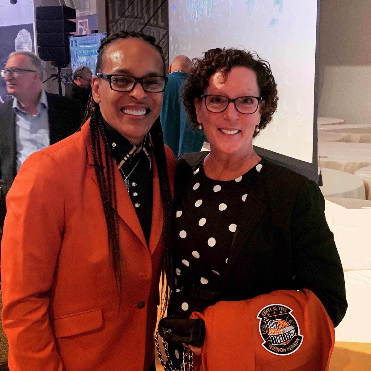 scottwilli75's tweet photo. Experiencing the joyful emotions of my wife @sbraun131 and her sisters as they watched their late father, Carl Braun celebrated along with fellow #2019HoopClass at Jacket Ceremony and Awards Dinner was exciting and surreal.  #nba #Knicks #Celtics #ColgateU #MSG https://t.co/qswQvVg7Af