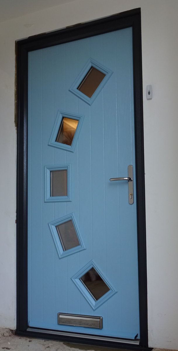 DistinguishedW's tweet image. This duck egg blue composite door makes even rainy days shine 🤗 
Composite doors come in a variety of designs and colours to accommodate modern or traditional properties.