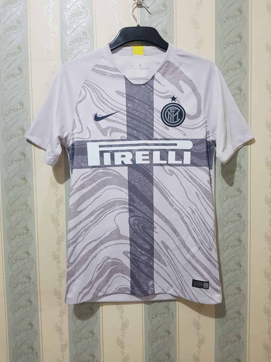 panjiabdiesa's tweet photo. Jersey Inter Milan 3rd Original 18-19
S BNWOT, Rp550k
WA +6285711110200
#Jersey4sale #jerseyoriginal #intermilan #Jerseyinter
@jerseysneil @jersey_ciamikk @R_EStore @jerseysejahtera 
@OldiesTrafford @equilibrium_46 @fieldersftbl @soccermarkt https://t.co/K1cWz1PQ4m