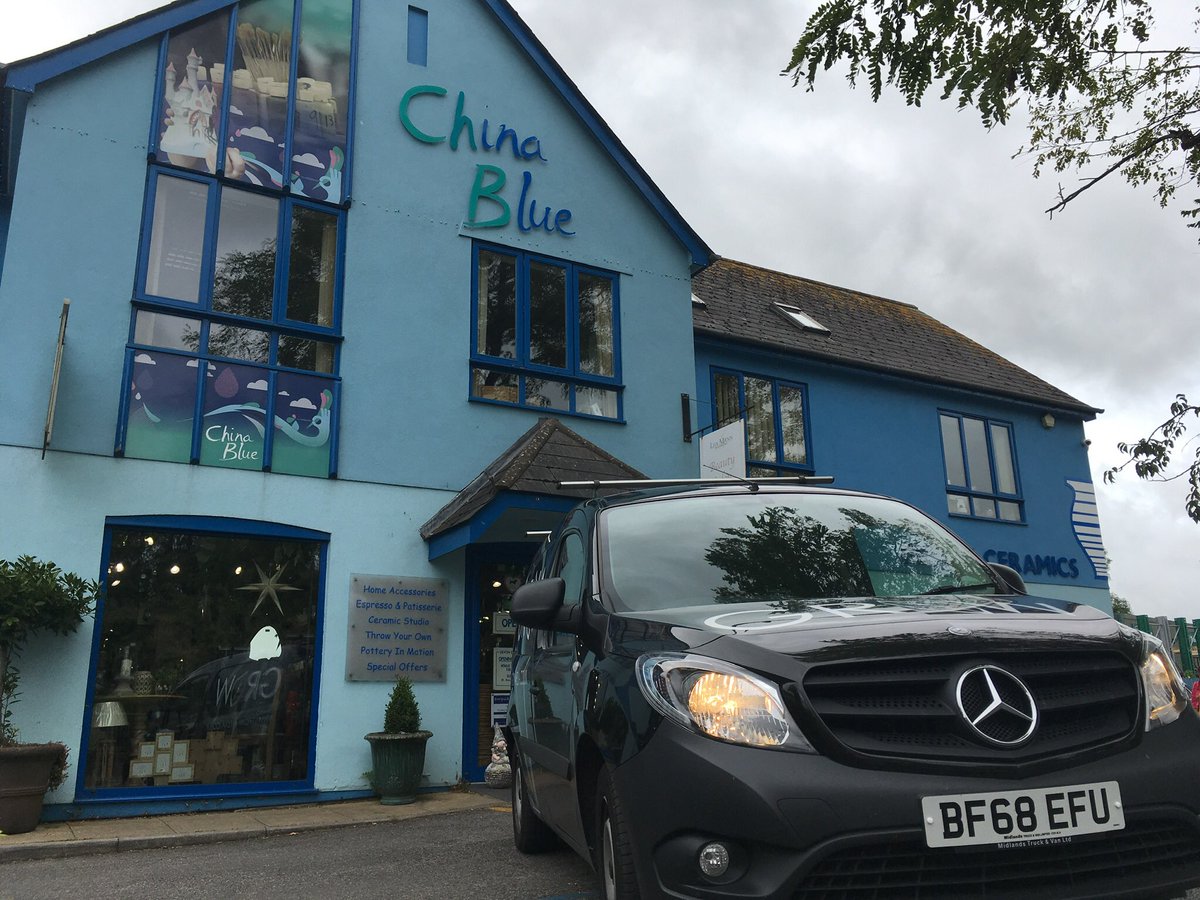rowdeliversgrow's tweet photo. Join me in welcoming #lordofthebins to our @growexeter #binfamily @chinabluetotnes @loveyourskinlisa @ablaze_design #totness #southdevonbusiness @visitsouthdevon #magazinereaders #grabafreecopy https://t.co/o6GMs2iciS