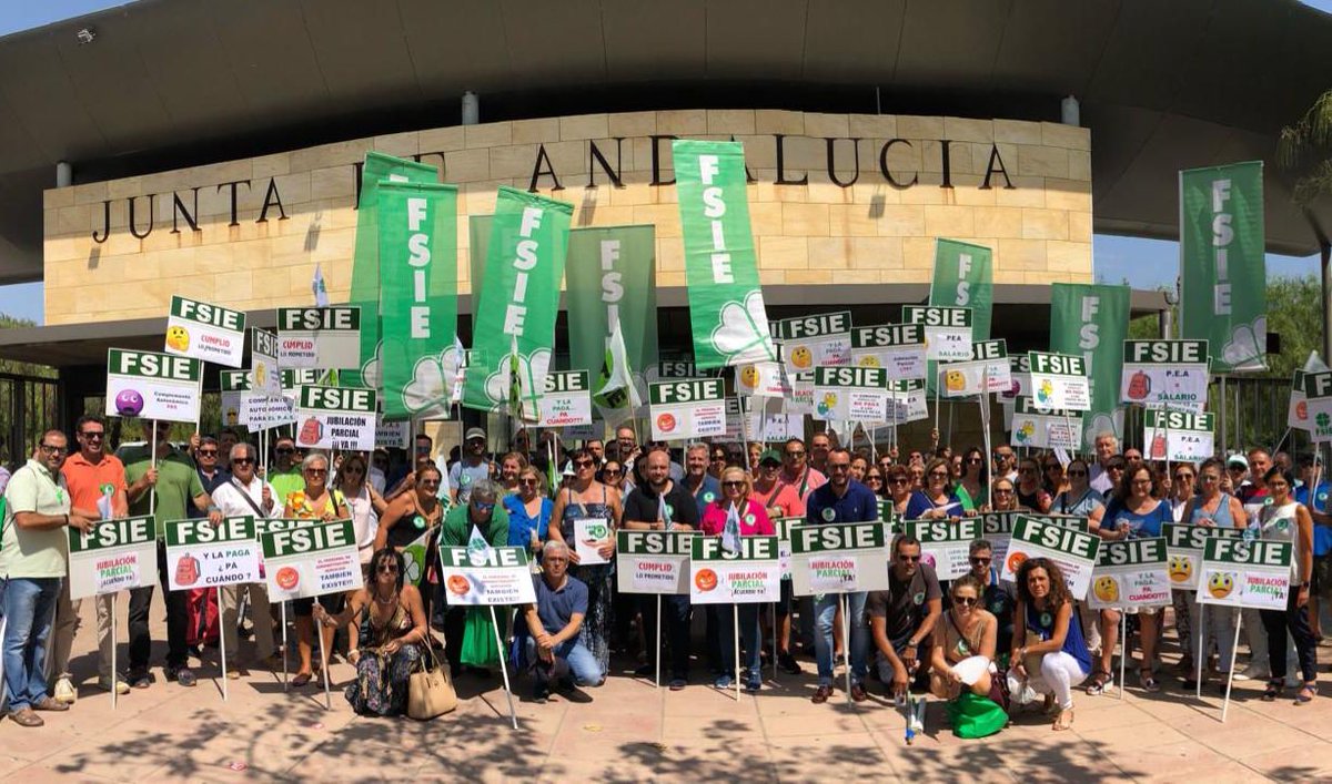 El reiterado incumplimiento de @AndaluciaJunta llevan a nuestr@s compañer@s de @FsieAndalucia a la movilización frente a la sede @EducaAnd 👉 buff.ly/2ZTTdLk #deudasalarialconcertada #jubilacionparcial #TuFUTUROnuestraFUERZA #FuerzaFSIE