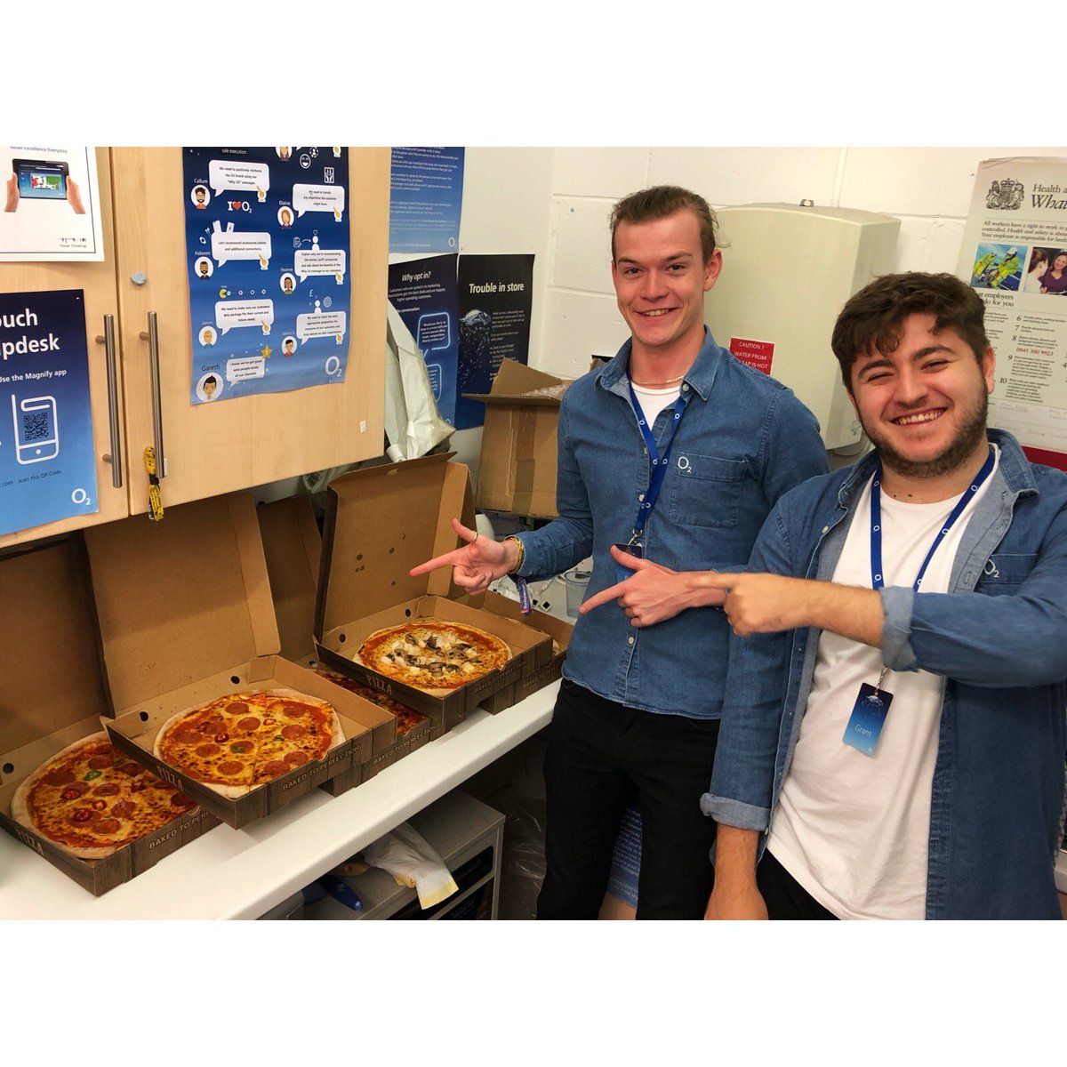 Many thanks to Miguel @ Lollo Rosso in Morpeth, for the free pizzas! A delicious thank you for looking after Miguel &amp; his family this morning 🍕🤤 #o2 #pizza #o2morpeth <a href="/SandersonArcade/">Sanderson Arcade</a> <a href="/lindasfjones/">Linda Jones</a> <a href="/neilstorey1/">Neil Storey</a> <a href="/DanMawson_/">Dan Mawson</a> <a href="/ajleems/">Andrew Leeming</a> <a href="/daleclark22/">Dale Clark</a> <a href="/O2/">O2</a>