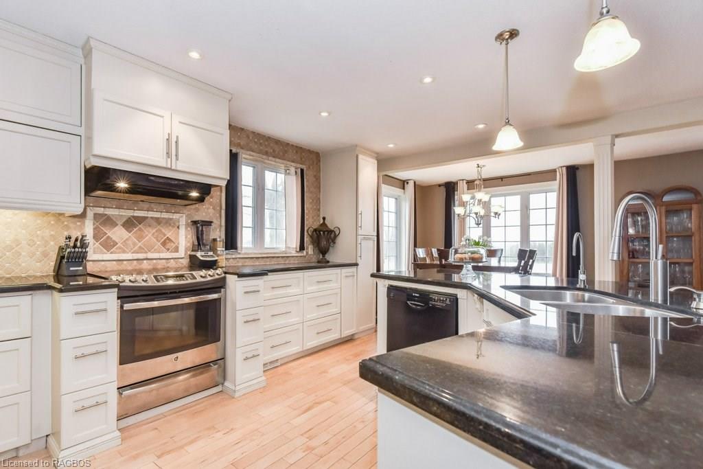 TaunyaMB's tweet photo. 492436 Southgate Rd 49 *$990,000*.Beautiful hobby farm located in Southgate. This lovely 3500 square has it all inside and out!Approximately 50-60 workable acres and 20 acres of bush-bank barn,6 stalls, tack room, 3 paddocks, electric fencing 519 217-6747 https://t.co/2cVErfK20N https://t.co/zIBp5quSez