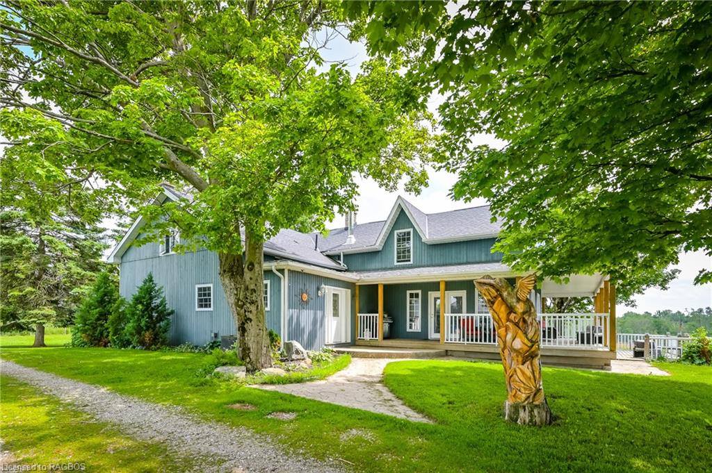 TaunyaMB's tweet photo. 492436 Southgate Rd 49 *$990,000*.Beautiful hobby farm located in Southgate. This lovely 3500 square has it all inside and out!Approximately 50-60 workable acres and 20 acres of bush-bank barn,6 stalls, tack room, 3 paddocks, electric fencing 519 217-6747 https://t.co/2cVErfK20N https://t.co/zIBp5quSez