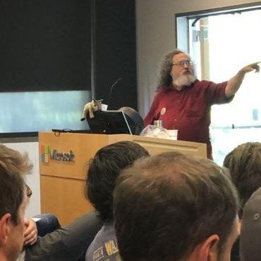 CompSciFact's tweet image. Richard Stallman gave a talk at Microsoft this week. Truth is stranger than fiction.
Source (in French):
zdnet.fr/blogs/l-esprit…