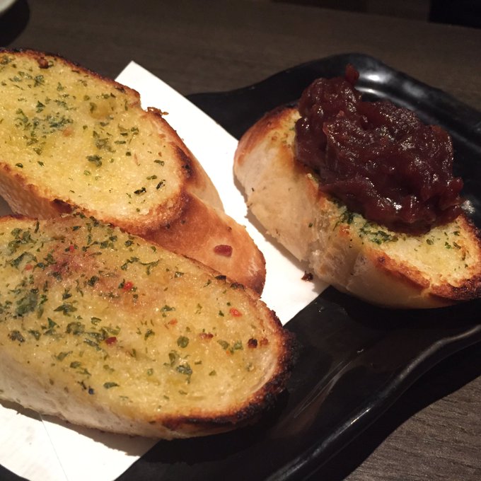 名古屋はガーリックトーストにも餡子 地鶏坊主の攻めすぎ名古屋飯 栄 名駅 おいでよ名古屋の食べ歩きログ