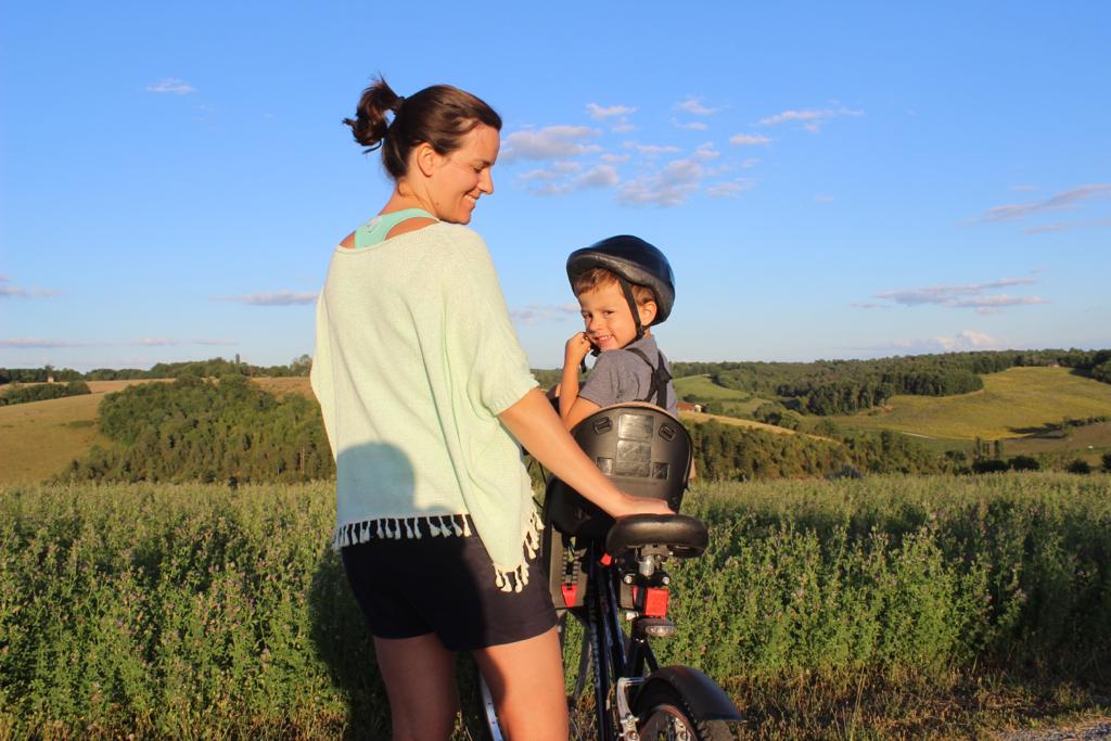 Paseos en el campo 🚲 disfrutando de la naturaleza 🍃 y, en especial, de la compañía de los que más queremos. ❤
¡Descubre todos los modelos de sillitas delanteras!
👉 bit.ly/WeeRideSillita… 👈
#WeeRideSpain #DelanteMolaMás