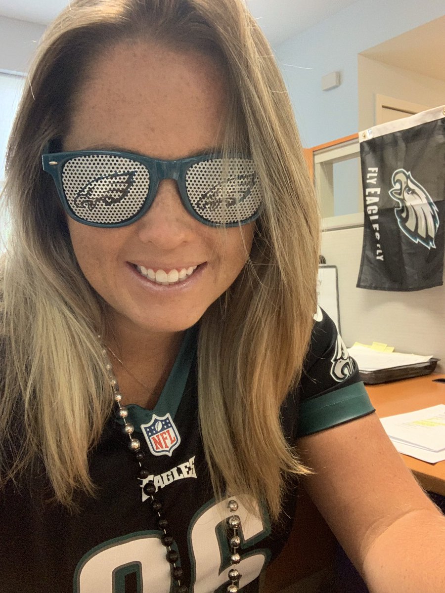 Happy for a boss who understands the importance of #casualfridays @eagles edition during the season 💚🦅