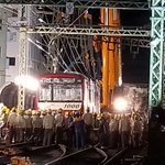 現場で拍手が...脱線した列車を見てみると衝撃の光景が!
