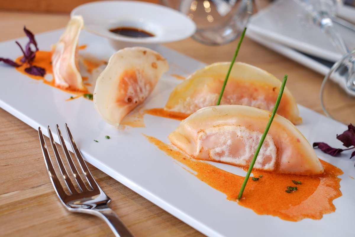 Imposible encontrar unas #Gyozas más deliciosas que las nuestras de #GambasalAjillo con jugo de Kemchee 😋
#Rocala #gastrosevilla #foodies #sevillahoy #comerensevilla #viernes #gastronomy