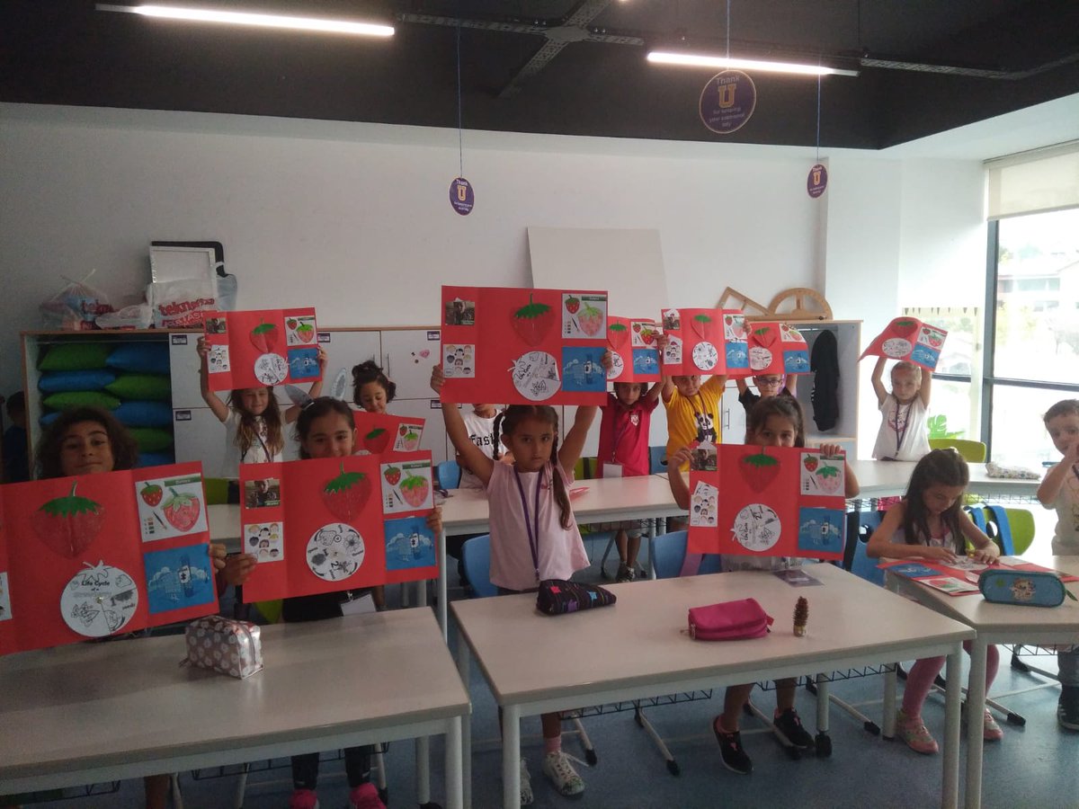 UOYasamkent's tweet photo. Minik öğrencilerimizin İngilizce çilek etkinlik kitapçığı (CLIL çalışması). https://t.co/yt5gv71GJ8
