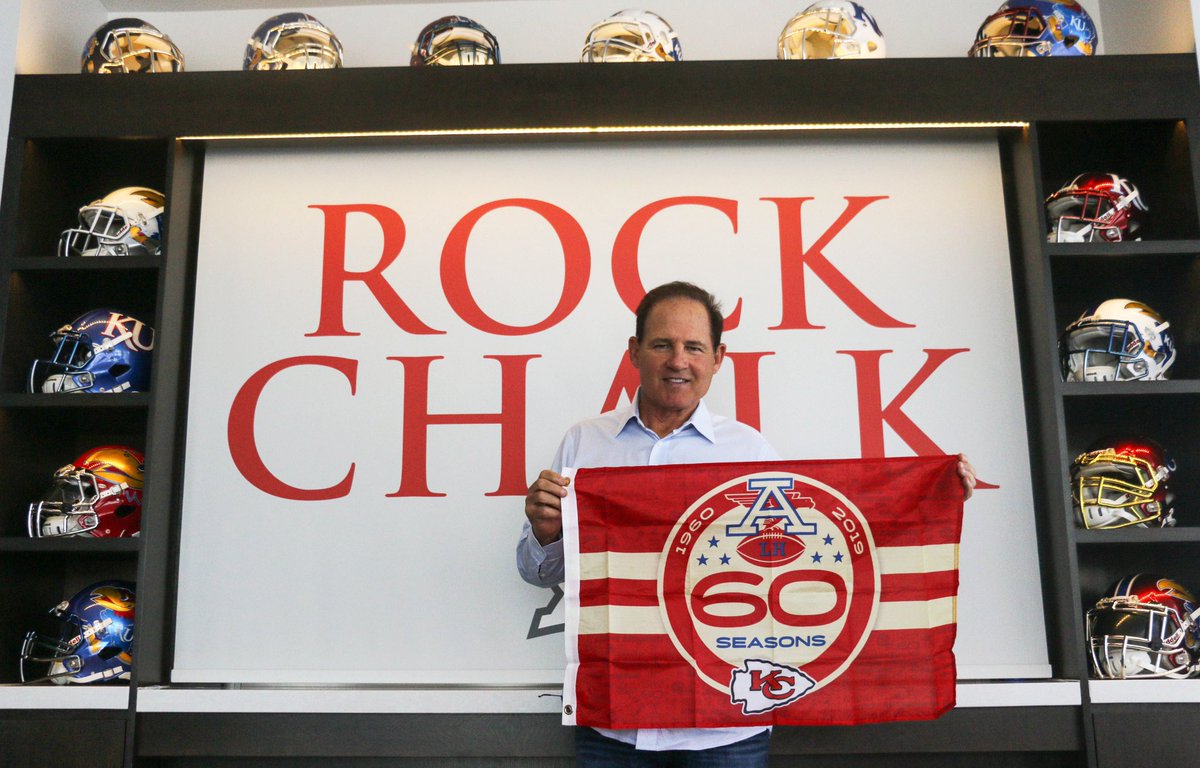 CoachLesMiles's tweet image. Happy #RedFriday! 

Wear your Red today and then put on your Blue and head to The Booth Saturday!